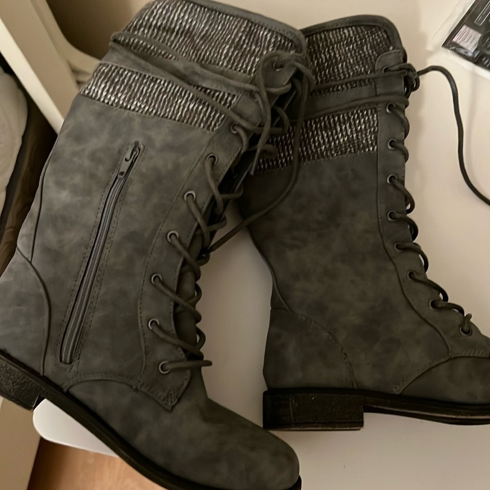 Mya just fab boots never worn the bottoms were designed that way